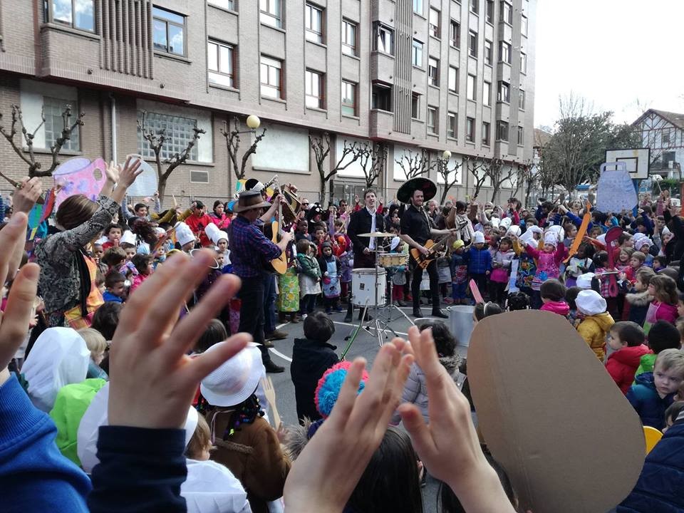Berton Bertokoa dinamikak deituta flashmob bat grabatuko dute maiatzaren 4an Traña-Matienan