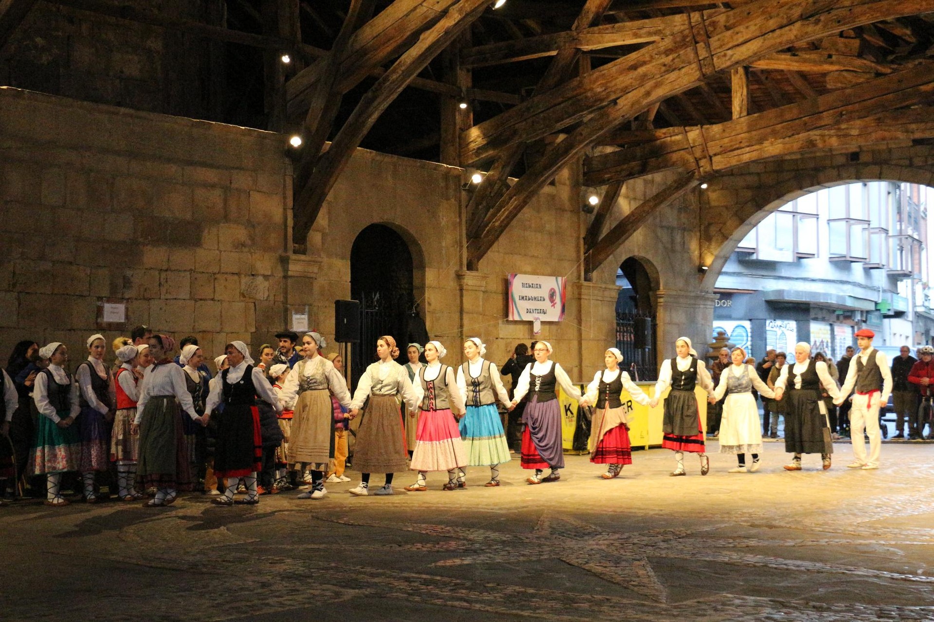 Bizkaian Emakumeak Dantzari, zapatuan, Durangon