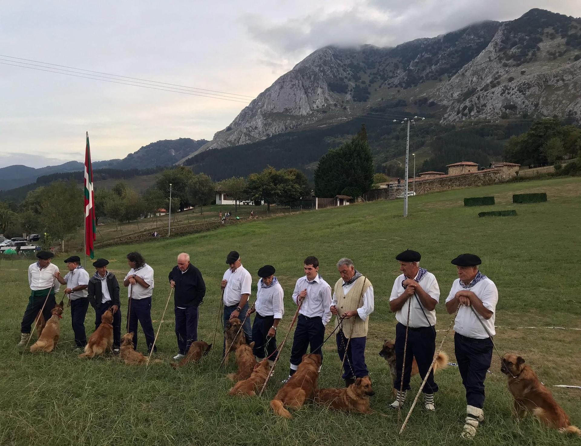 Angel Varona eta 'Jai' txakurra garaile Axpen, Euskal Herriko Ardi Txakurren Txapelketan