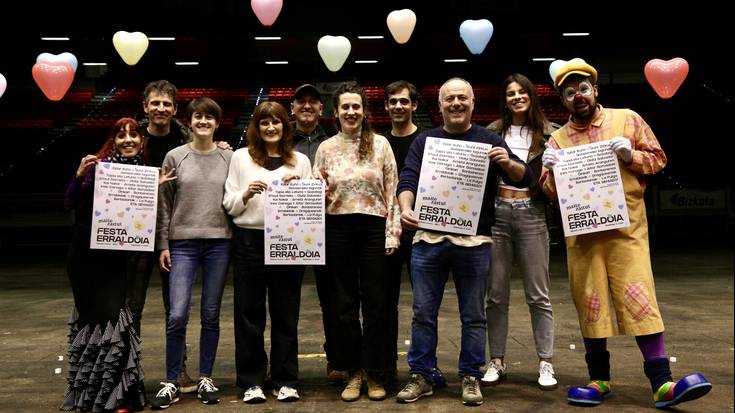 Pirritx, Porrotx eta Marimotots pailazoei ‘Maite zaitut!’ erraldoia esateko jairako sarrerak zozkatuko ditu ANBOTOk