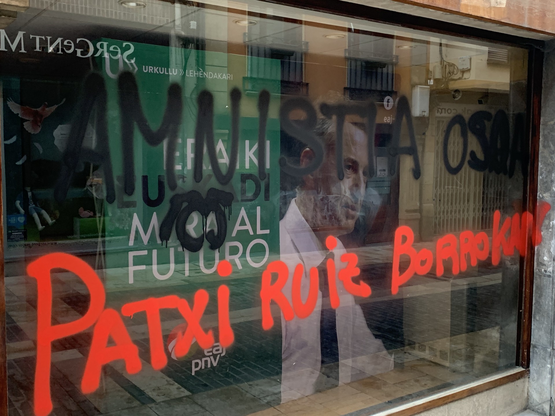 Azken egunetako pintaketak “ez gaitzestea” leporatu dio Durangoko EAJk EH Bilduri