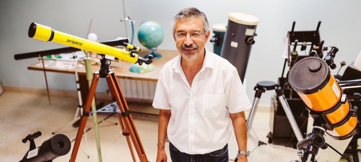 Astronomia zerbitzua berreskuratu dadin eskatzeko sinadura bilketa hasi dute