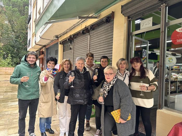 Maria Asun Egurenek irabazi du Durangaldeko dendariek zozkatutako 2.500 euroko saria
