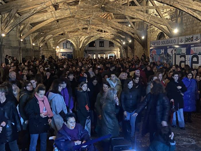 Beste herri batzuetako zaintza esperientziak aztertzeko mahaingurua Durangon