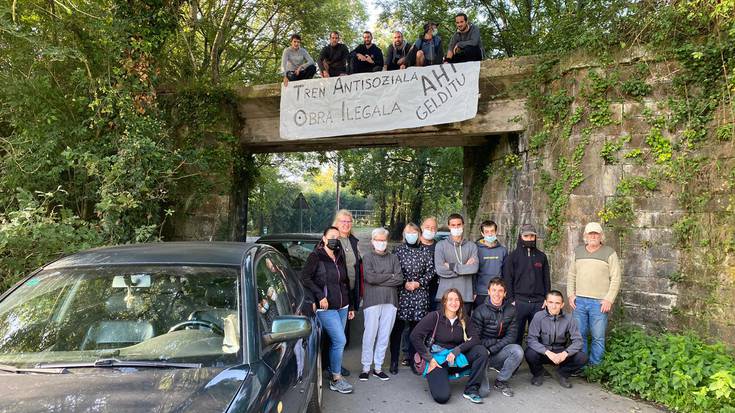 Irazolako eta Muntsaratzeko bizilagunek AHTren lanen aurkako sinadura bilketa abiatuko dute