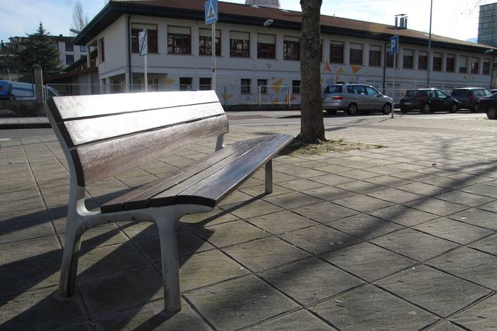 Oinarrizko Lanbide Heziketako ikasleek Durangoko 20 banku konpondu dituzte