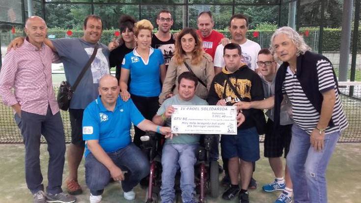 Padel Solidariotik 3.081 euro jaso ditu Geu Be elkarteak