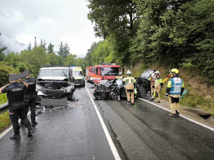 Bi istripu gertatu dira eguerdian Urkiolarako errepidean