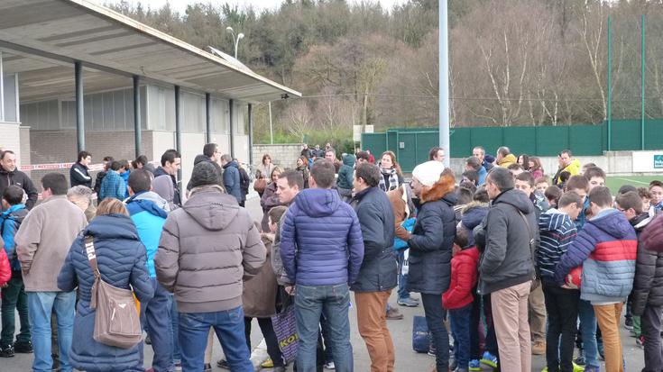 Iturraspe eta Bovedak ikusmina eragin zuten Abadiñoko album banaketan