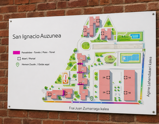 Kartelak San Inazio auzoan, etxebizitza blokeak identifikatzeko
