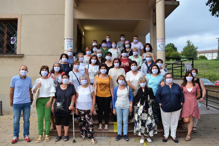 Iurretan 34 boluntariok jositako berriro erabiltzeko 3.800 maskara higieniko banatuko dituzte datozen egunotan
