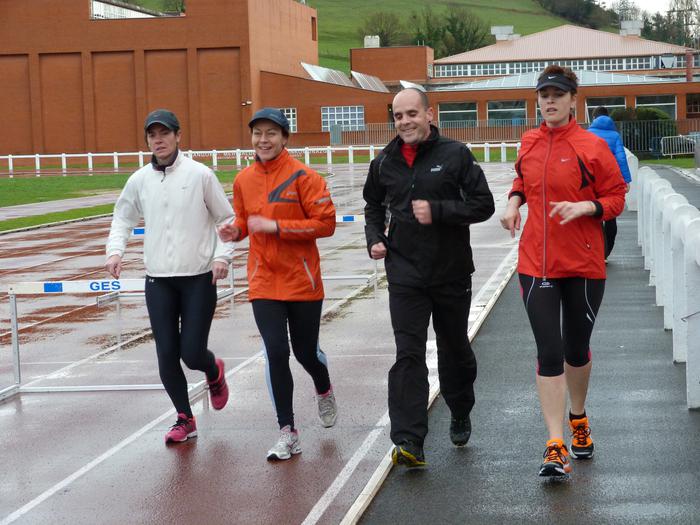 Atletismoan hasteko edozein adin egokia dela erakutsi gura dute  