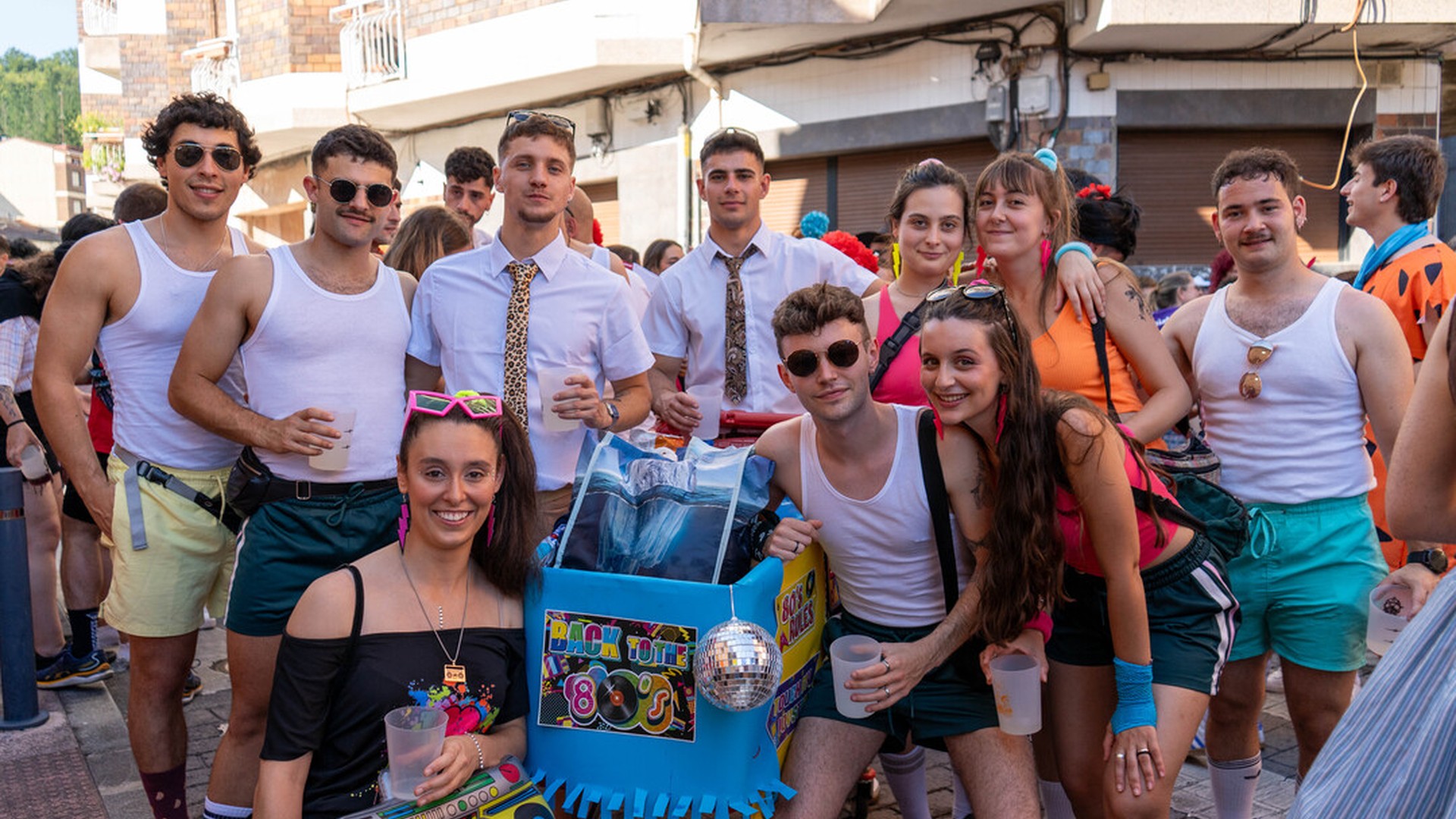 [ARGAZKI GALERIA]: Giro bero bezain ederra Berrizen, paella eta mozorro artean