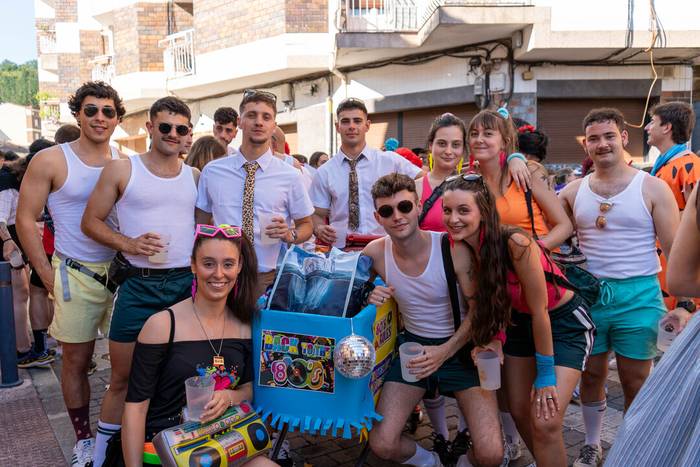 [ARGAZKI GALERIA]: Giro bero bezain ederra Berrizen, paella eta mozorro artean