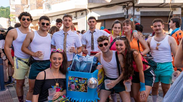 [ARGAZKI GALERIA]: Giro bero bezain ederra Berrizen, paella eta mozorro artean