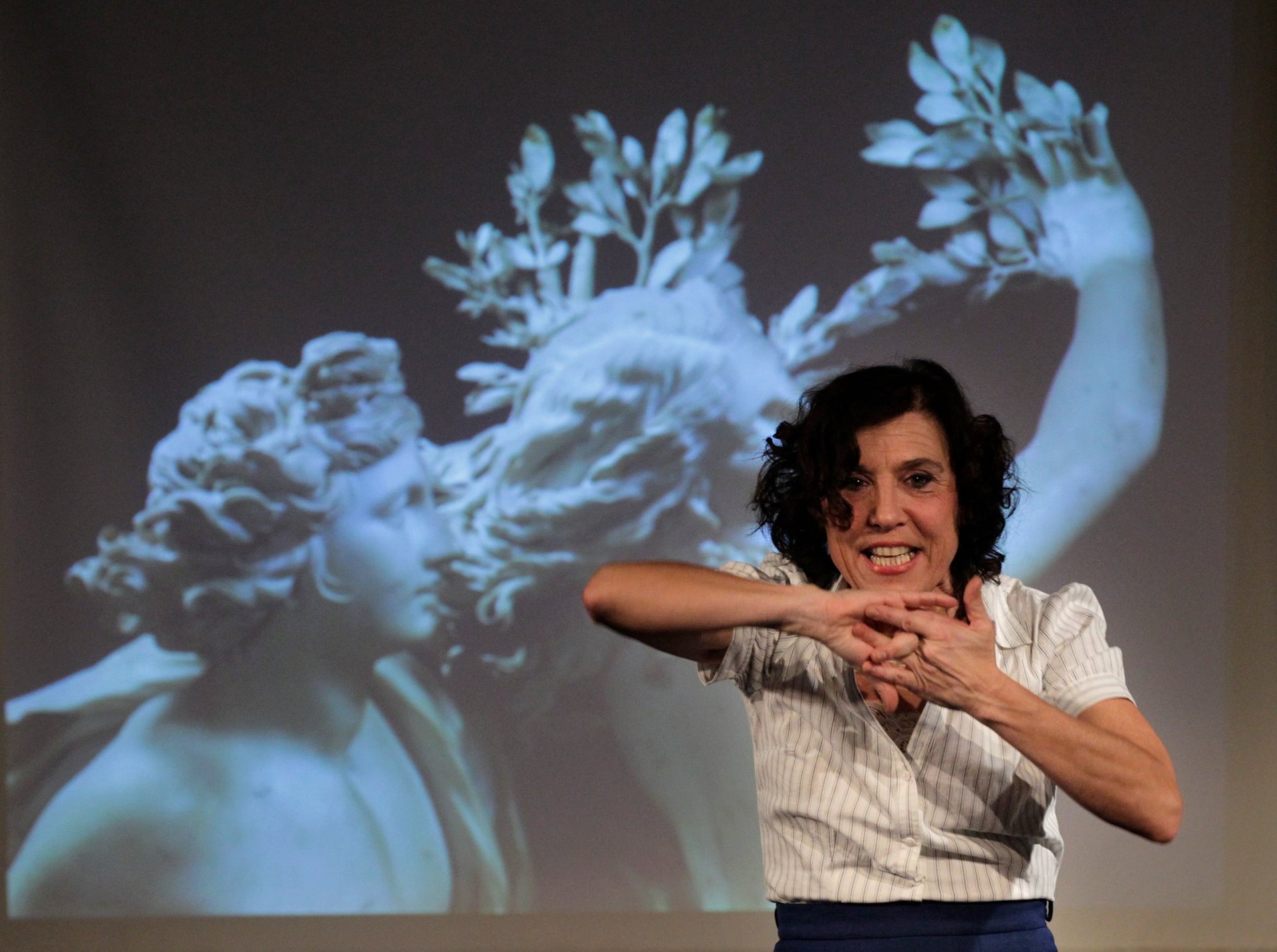 'Código Atenea' antzerki obra satirikoa, martxoaren 8an