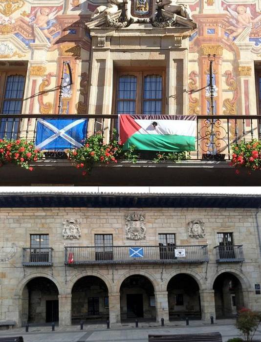 Durango eta Otxandioko udaletxeetan Eskoziako bandera ipini dute