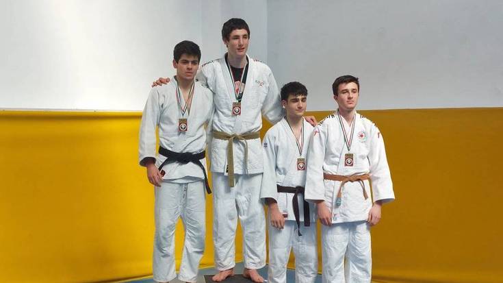 Aimar Aiartzaguena Euskadiko txapeldun geratu da judoan, junior mailan