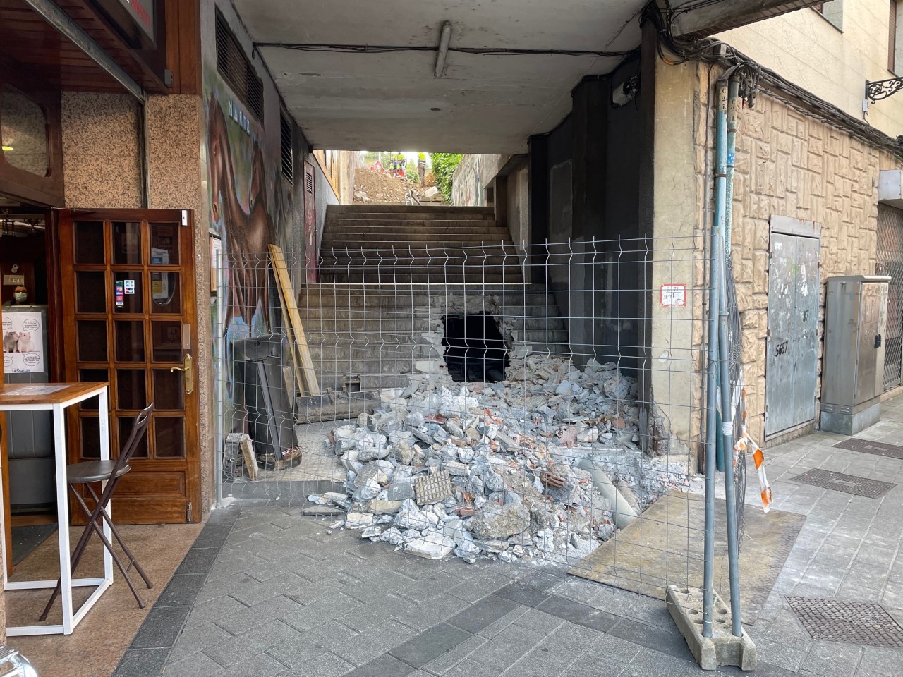 Larrabide eta Karmen kaleen arteko lotunea urbanizatzeko lanak hasi dituzte