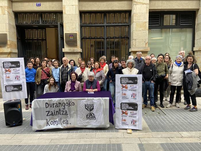 Durangoko Zaintza Komiteak "ardurak hartzea" eskatu dio udalari