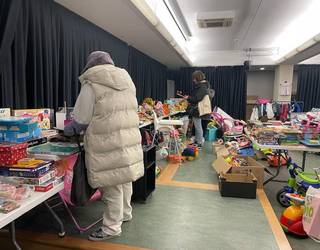 Elkartasun Azokarako materiala batzen hasi dira Iurretan