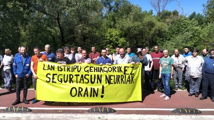 Zornotzako Forging enpresan gertatuko lan istripua salatzeko elkarretaratzea egin dute