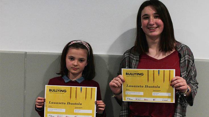 Lauaxeta ikastolako ikasle bi saritu dituzte, bullying-aren kontrako ipuin banagatik