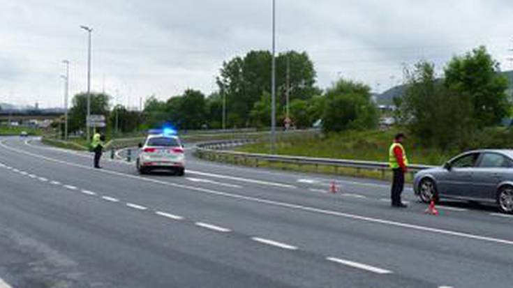 Lagun bat hil da Arriandin, auto istripuan