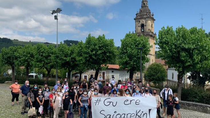 Sinadura bilketa eta horma irudi bat Saioa Agirreri babesa adierazteko