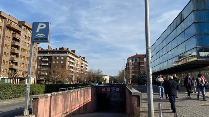 Landako Guneko aparkalekua 24 orduz erabiltzea ahalbidetuko dute matrikula irakurtzeko sistemak eta hesi automatikoek
