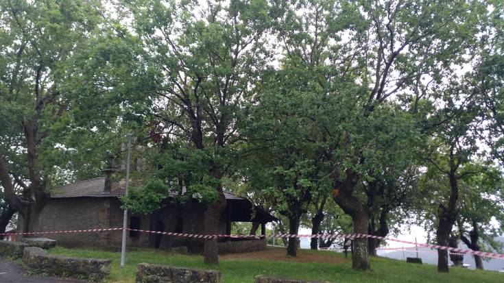 Momoitioko San Juan ermitaren ingurua babesteko lanen lehen bi faseak amaitu dituzte