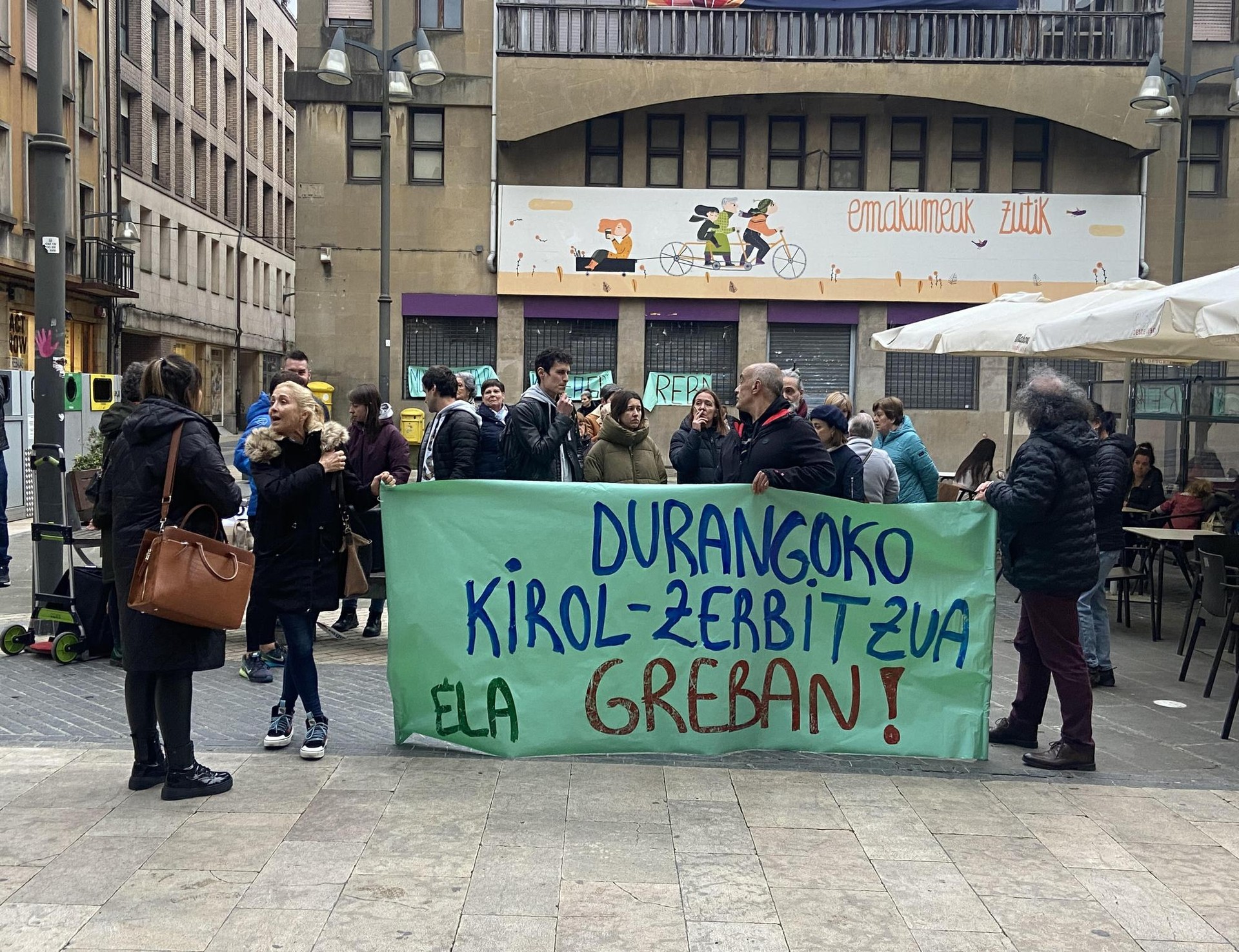 Durangoko EAJk "premiazko neurriak" eskatu ditu Durango Kirolak-eko grebalarien arazoa konpontzeko