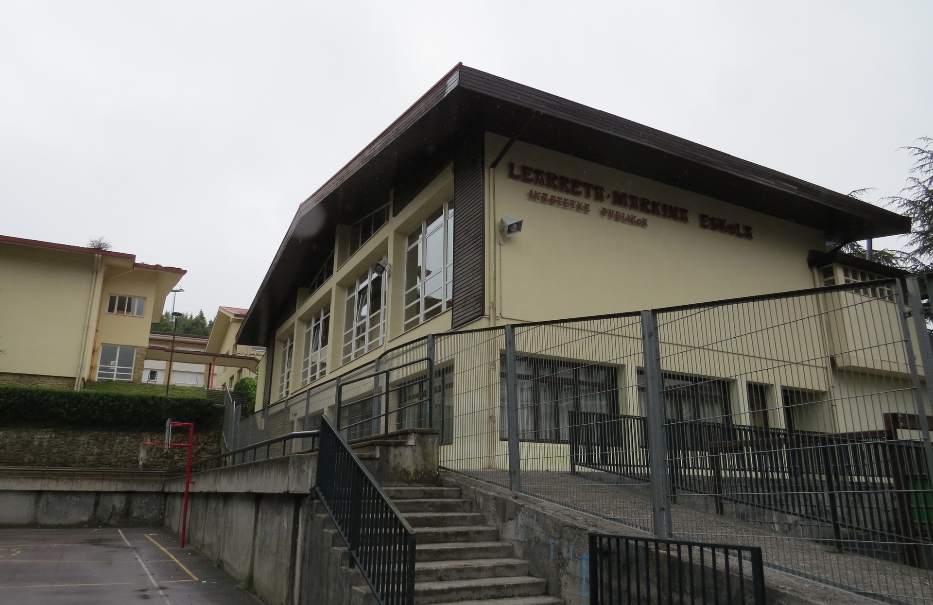Hobekuntzak egin dituzte Berrizko Learreta-Markina eskolan