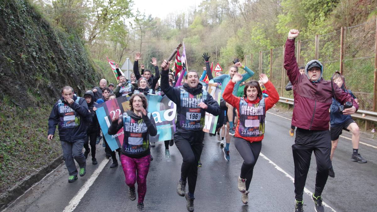 [EGITARAUA]: Kitturen kalejira, txokolatada eta dantzariak Zaldibarren, Korrikari ongietorria egiteko