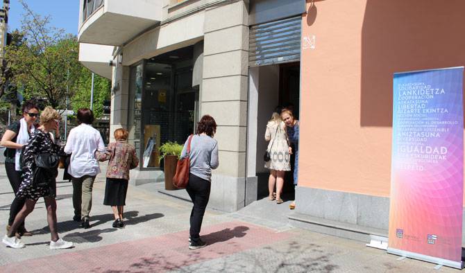 Dozena bat bikotegaz hasiko du bidea Durangoko familien elkarguneak