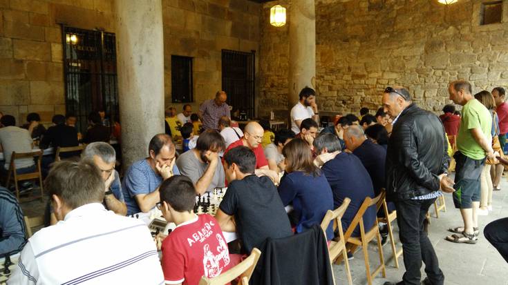 Euskal Herriko 15 xake talde Elorrioko torneoan