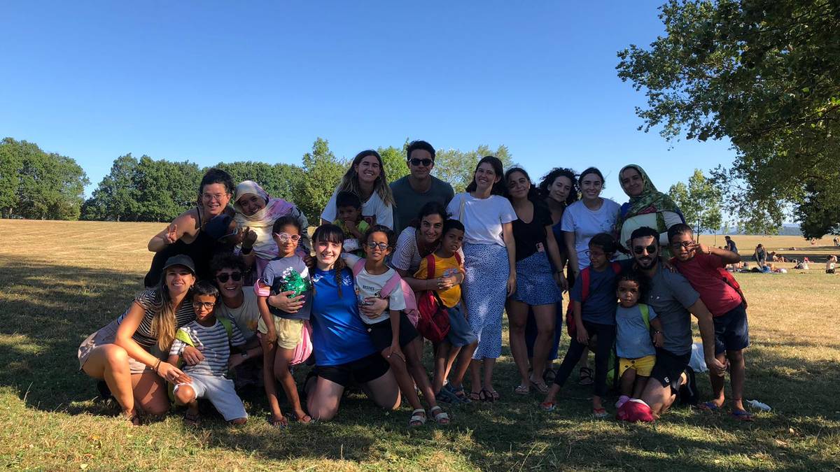 Rio de Oro begirale bila dabil, udan Saharako umeei laguntzeko