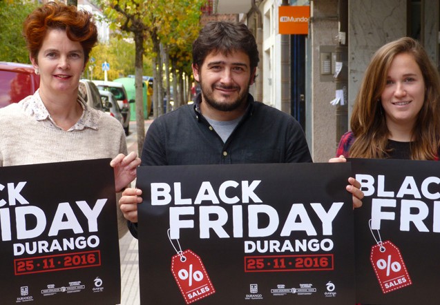 Herritarrak erosketak egitera animatu gura dituzte 'Black Friday' egunean