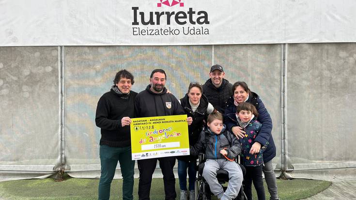 Zaldai mendi taldeak 1.510 euro eman dizkio Angelman Sindromea Elkarteari