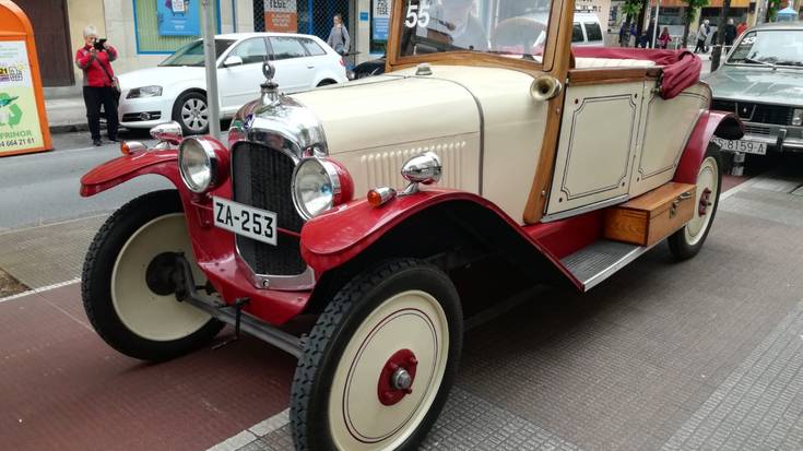 [EGITARAUA] Auto klasikoen topaketagaz hasiko dituzte Herriak antolatutako jaiak Durangon
