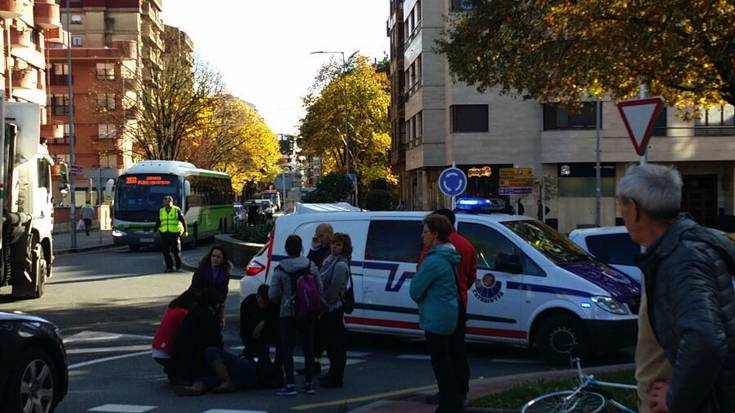 Bizikletan zihoan neska bat harrapatu du auto batek Durangon