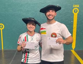 [ARGAZKI GALERIA] Maialen Bilbaok Mallabiko frontenis txapelketa irabazi du Javier Toribiorekin batera