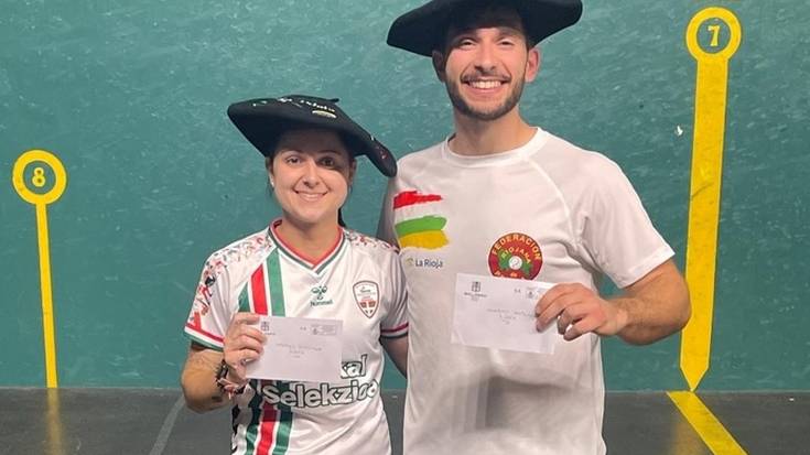 [ARGAZKI GALERIA] Maialen Bilbaok Mallabiko frontenis txapelketa irabazi du Javier Toribiorekin batera