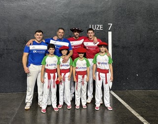 [ARGAZKI GALERIA] Rober Uriarteri sorpresa eman diote Pelota Festen