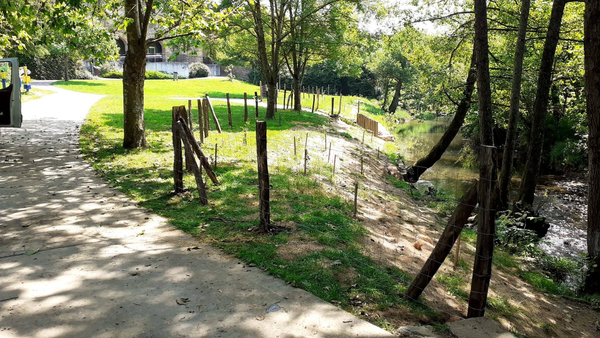 Otxandion, URAk Bolaleku inguruko ibaiertza naturalizatu du