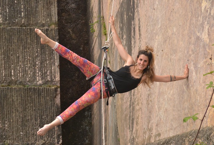 Norone Bizkarra: “Hegan egitea eta jolastea da niretzat dantza bertikala egitea”