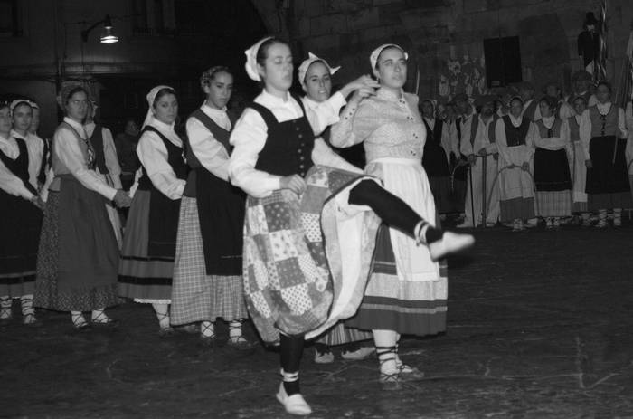 Bizkaiko emakume dantzarien topaketa ospatuko dute, Durangon, bihar