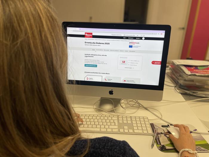 UEMAk gonbidapena egin du errenta aitorpena euskaraz egiteko