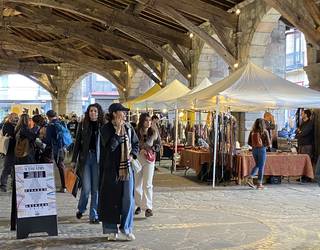 Ipuin kontalariak eta dozenatik gora artisau, Eixuren Gabonetako azokan