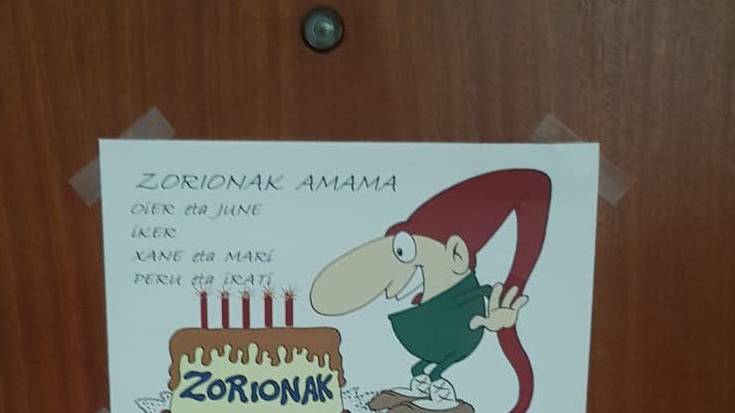 Amama zoriontzeko modu originala konfinamendu egunotan